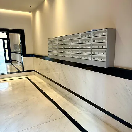 Denis Luxury Delijorgji Τίρανα